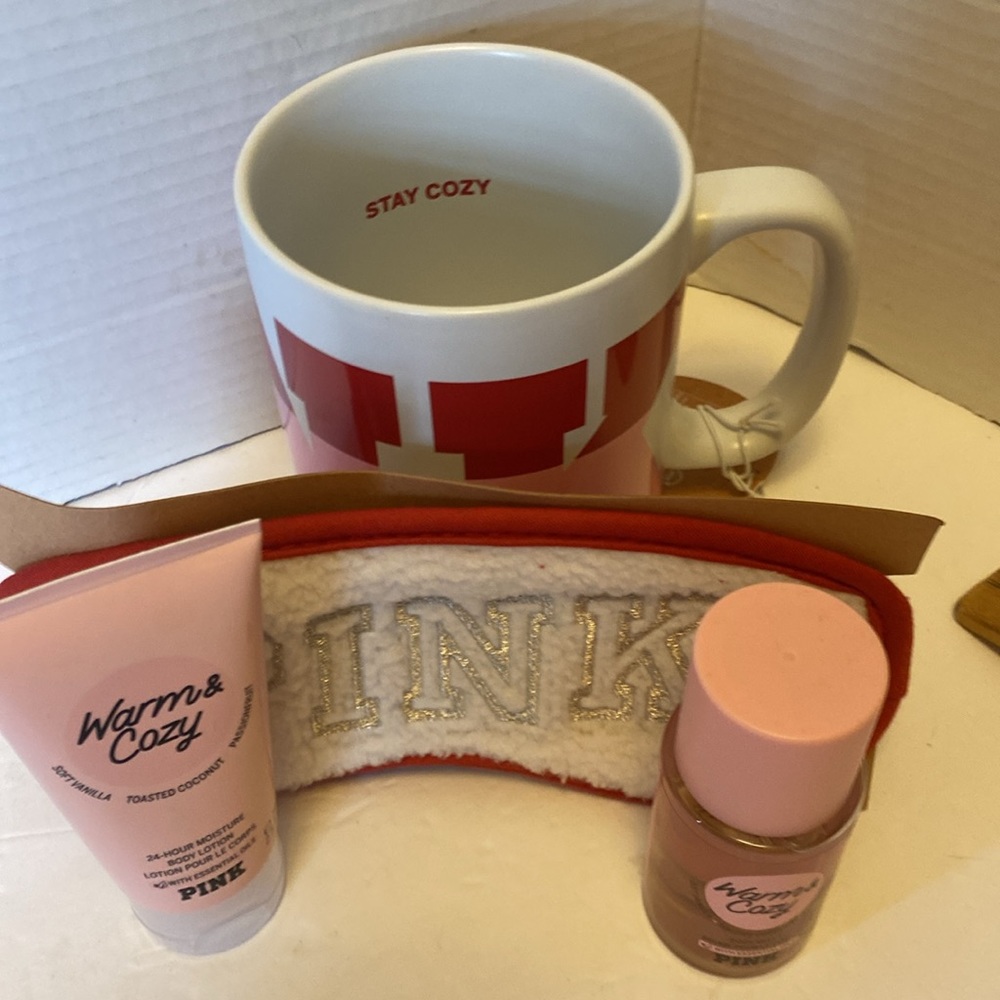 NWT. Victoria secrets pink filled Holiday gift mug. - Picture 5 of 6